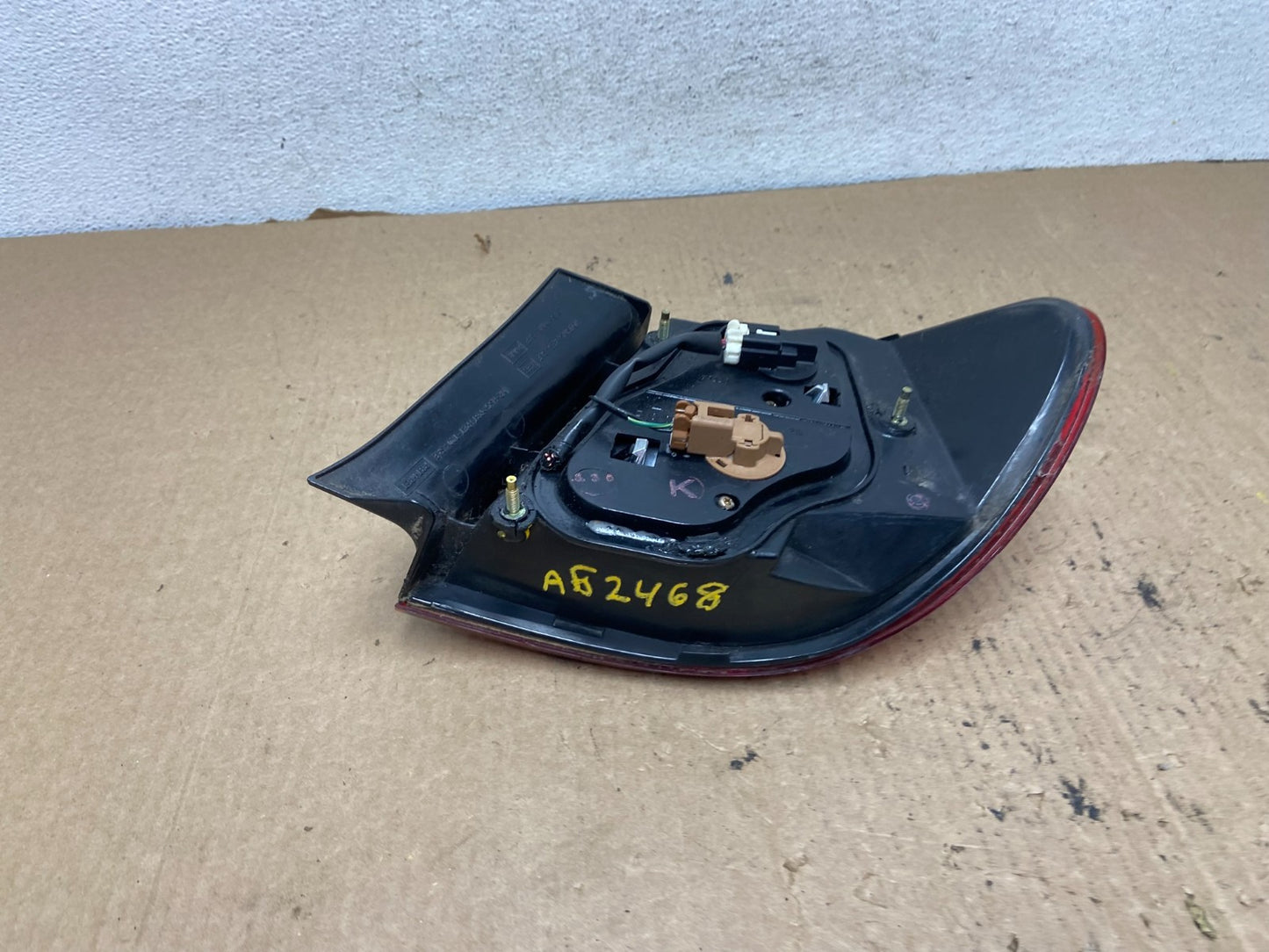 2002 2003 2004 Infiniti I35 Left Driver LH Side Tail Light AG2468 DW4
