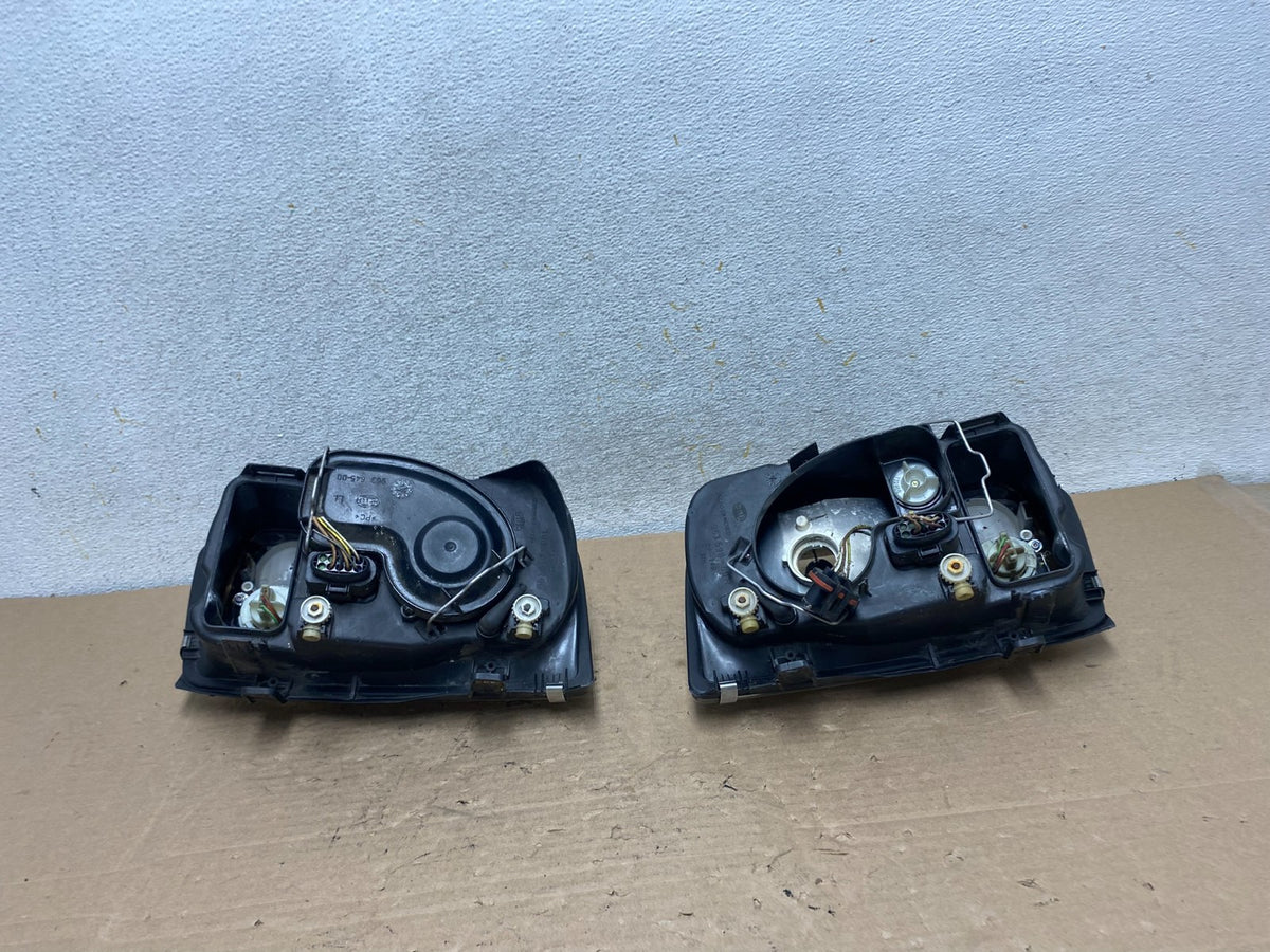 2002 to 2004 Volkswagen Jetta Left+Right Headlights AI0908 DW7