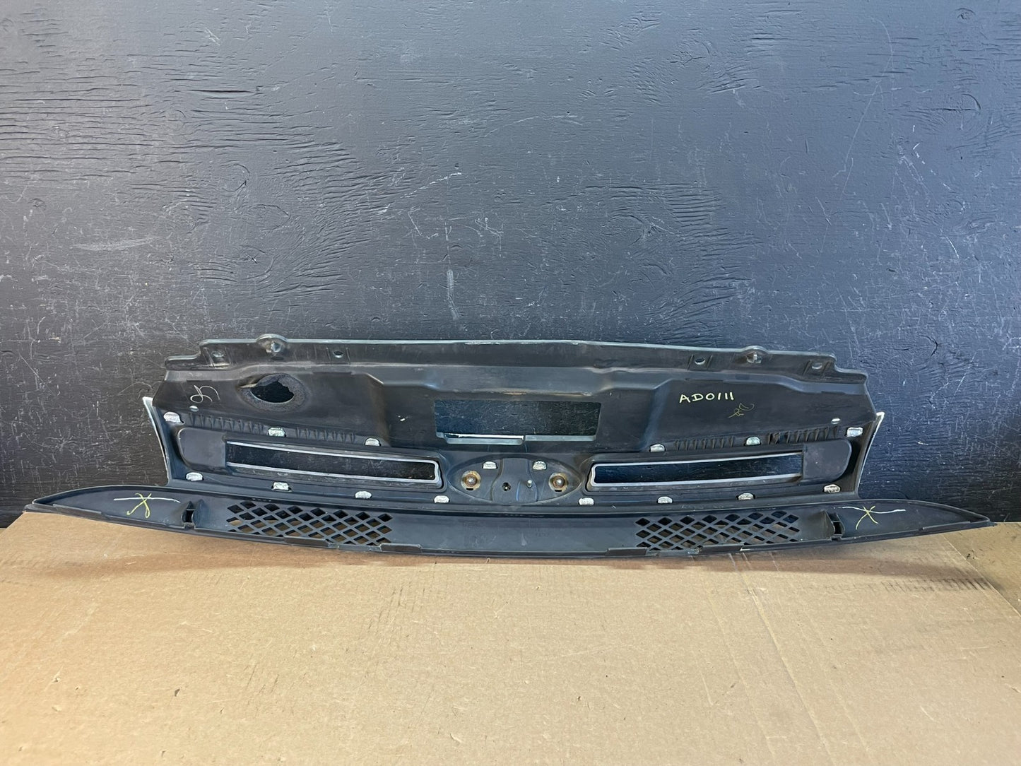 2008 to 2011 Ford Focus Front Upper Grille Grill With Emblem ad0111 DG4