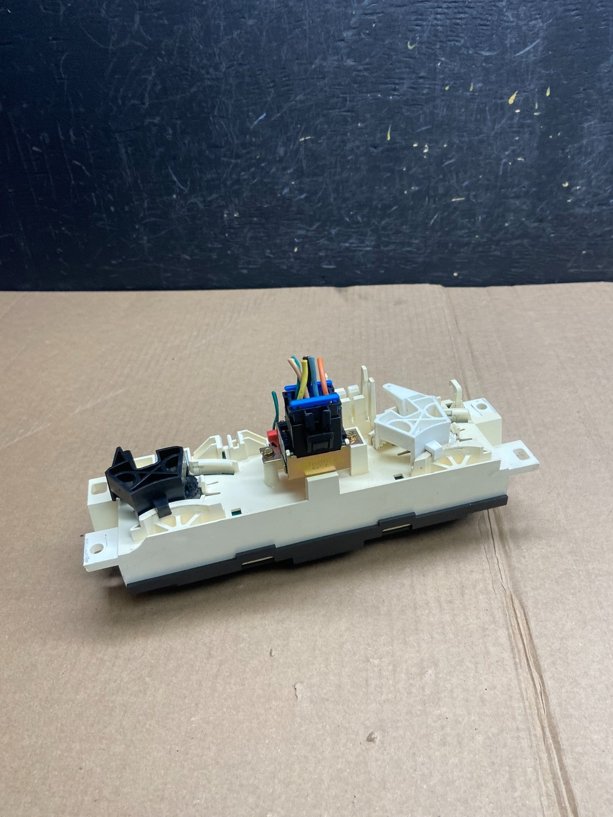 2004 to 2008 GMC Chevrolet Canyon Colorado Climate Control A/C Panel AE2082 DG5