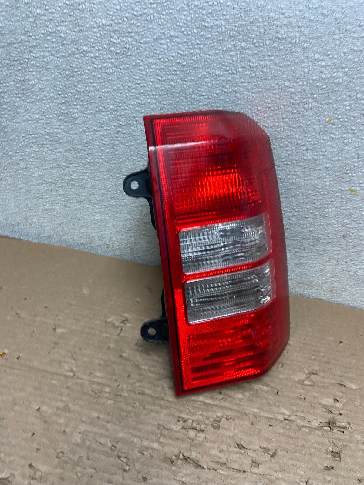 2008 to 2016 Jeep Patriot Right Passenger Side Tail Light Oem AB1576 DW2