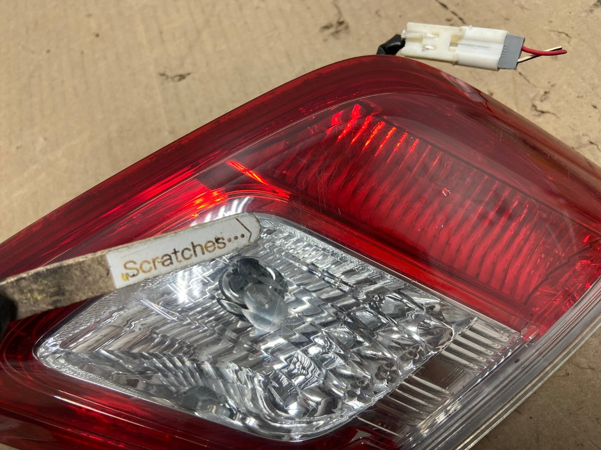 2010 - 2011 Toyota Camry Right Passenger RH Side Inner Tail Light AH6912 LK3