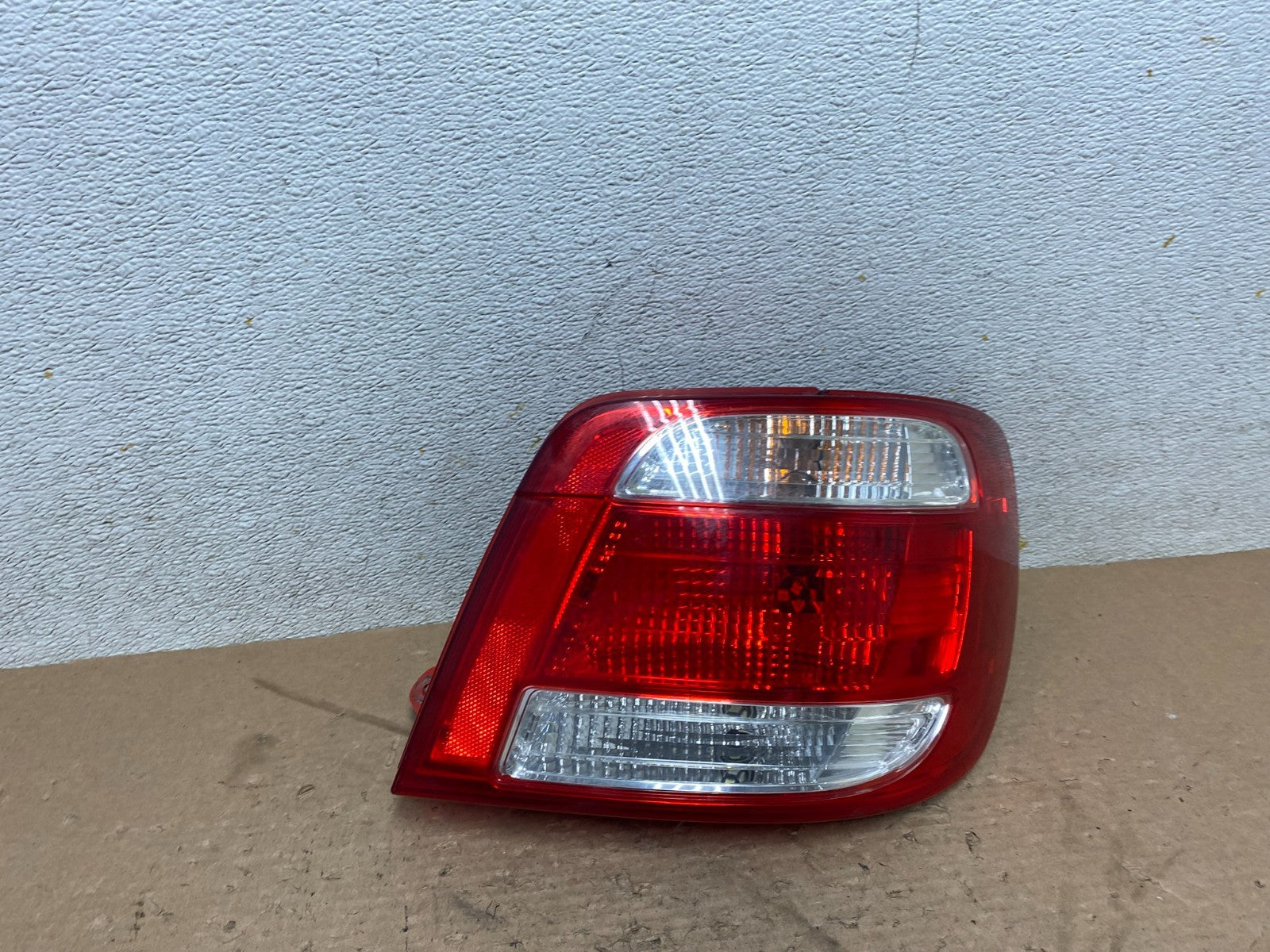 2005 to 2006 Saab 9-2x 92 Right Passenger RH Side Tail Light OEM o9498 DG0