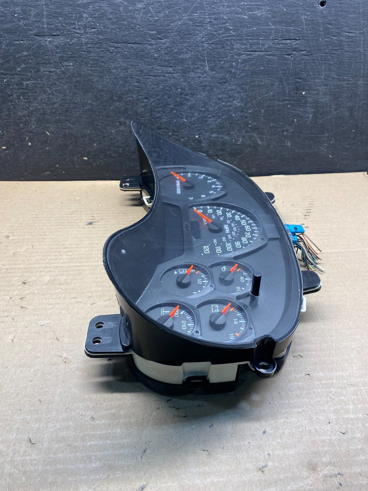 2002 to 2005 Chevrolet Trailblazer Speedometer Cluster Gauge AH9785 DW2