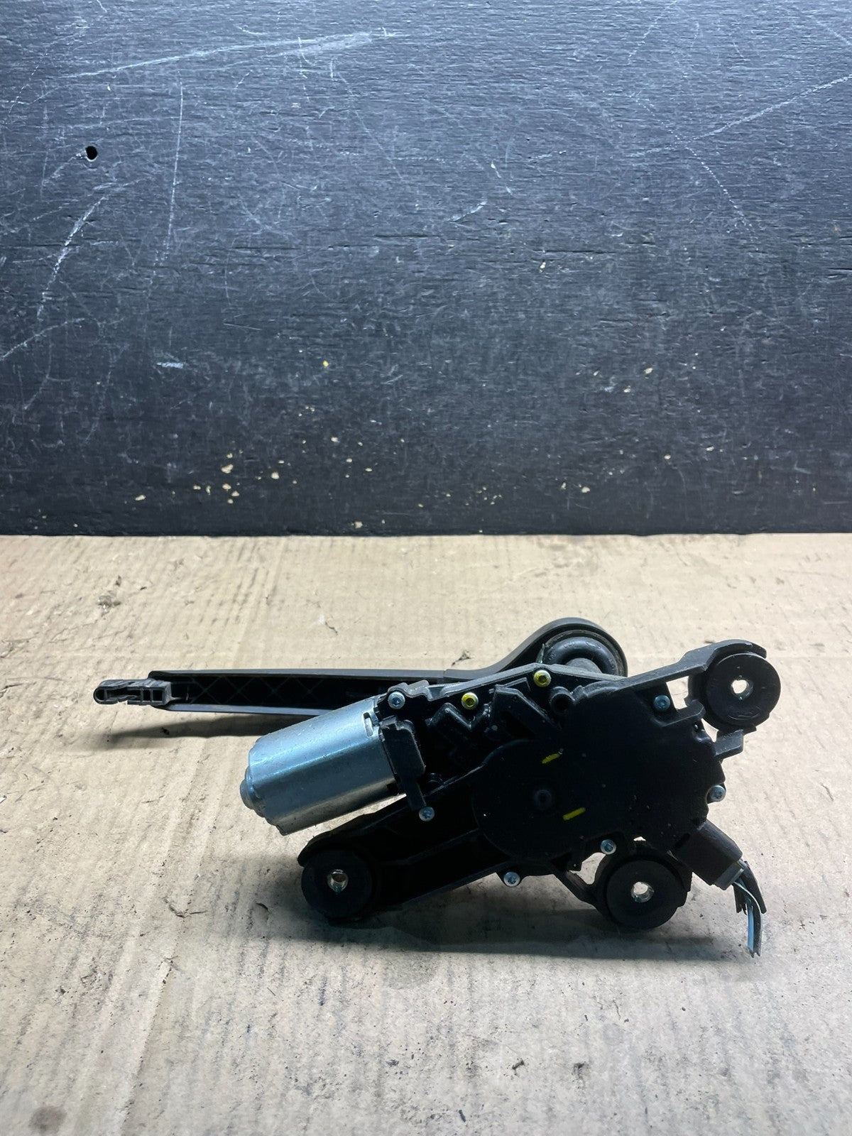 2012 to 2014 Ford Focus Rear Windshield Wiper Motor OEM BV61-17K441-AA W7170 DG5