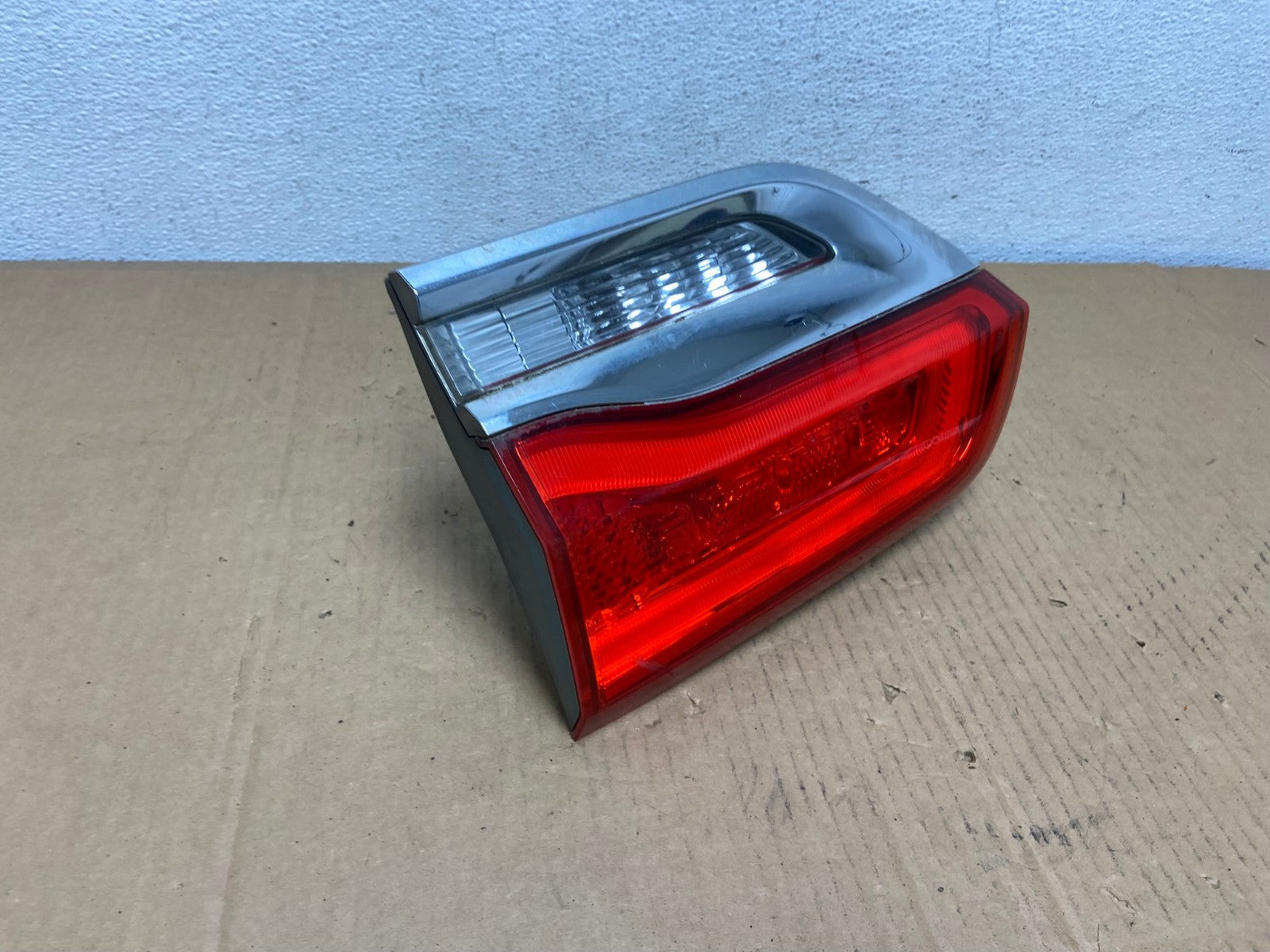 2014-2018 Jeep Grand Cherokee Right Passenger Inner Tail Light AD0815 LK2