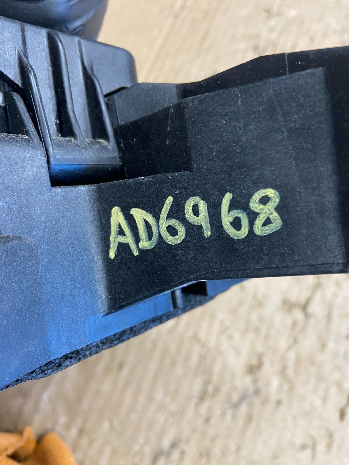2013-2018 Cadillac ATS Automatic Transmission Gear Shifter Selector AD69685