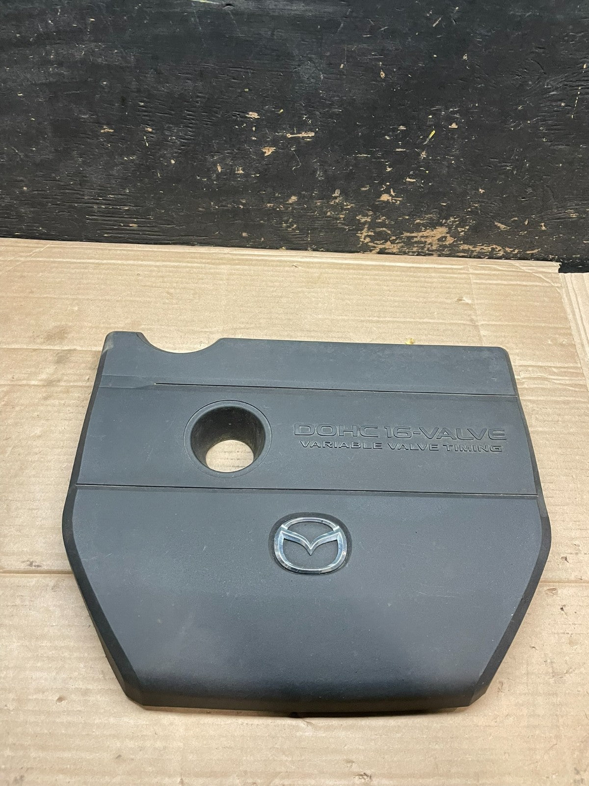 2004 to 2009 Mazda 3 DOHC 16 VALVE Engine Shield Top Cover Oem V2821 DG0