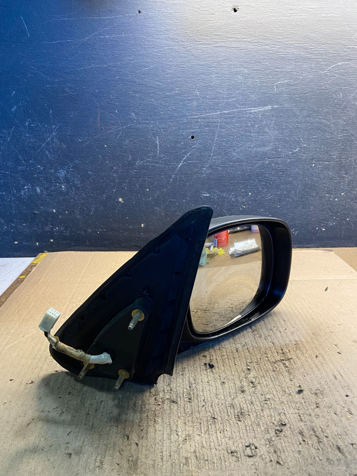 2001 to 2006 Toyota Sequoia Right Passenger View Door Mirror OEM Z2162 DG9