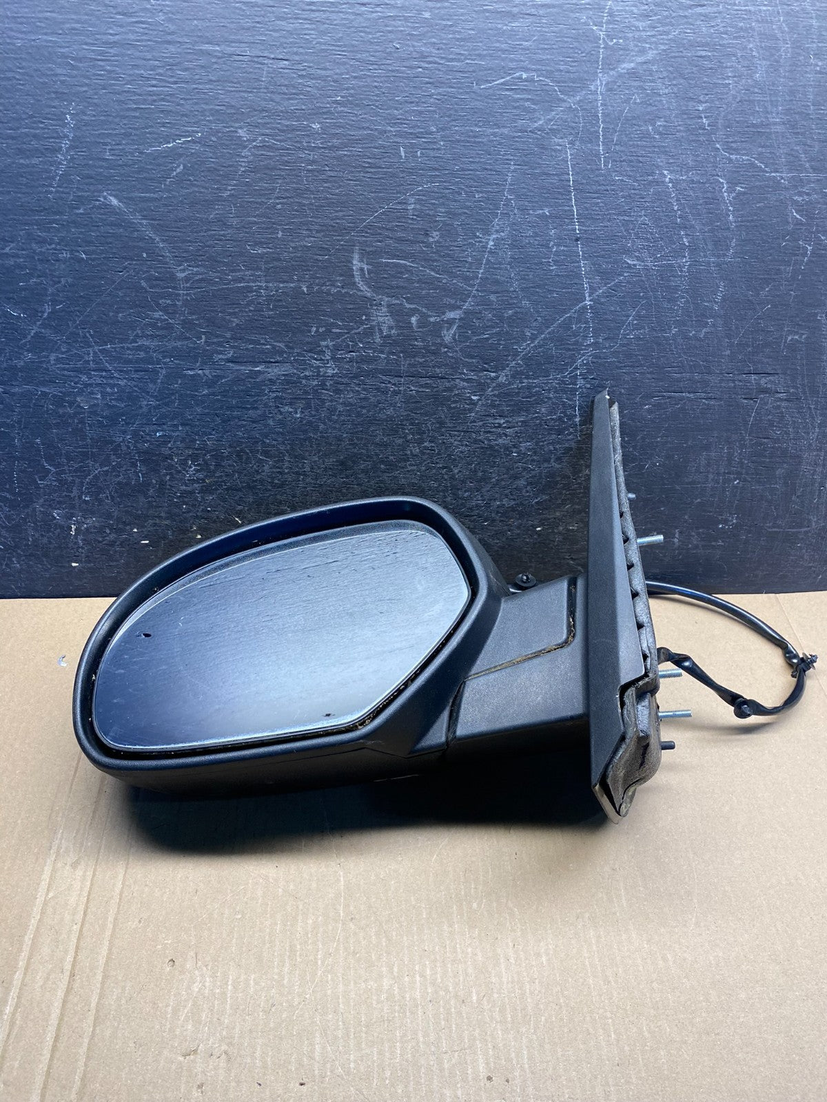 2007 to 2013 Chevrolet Tahoe Silverado Suburban Left Driver Mirror AG3521 DW7