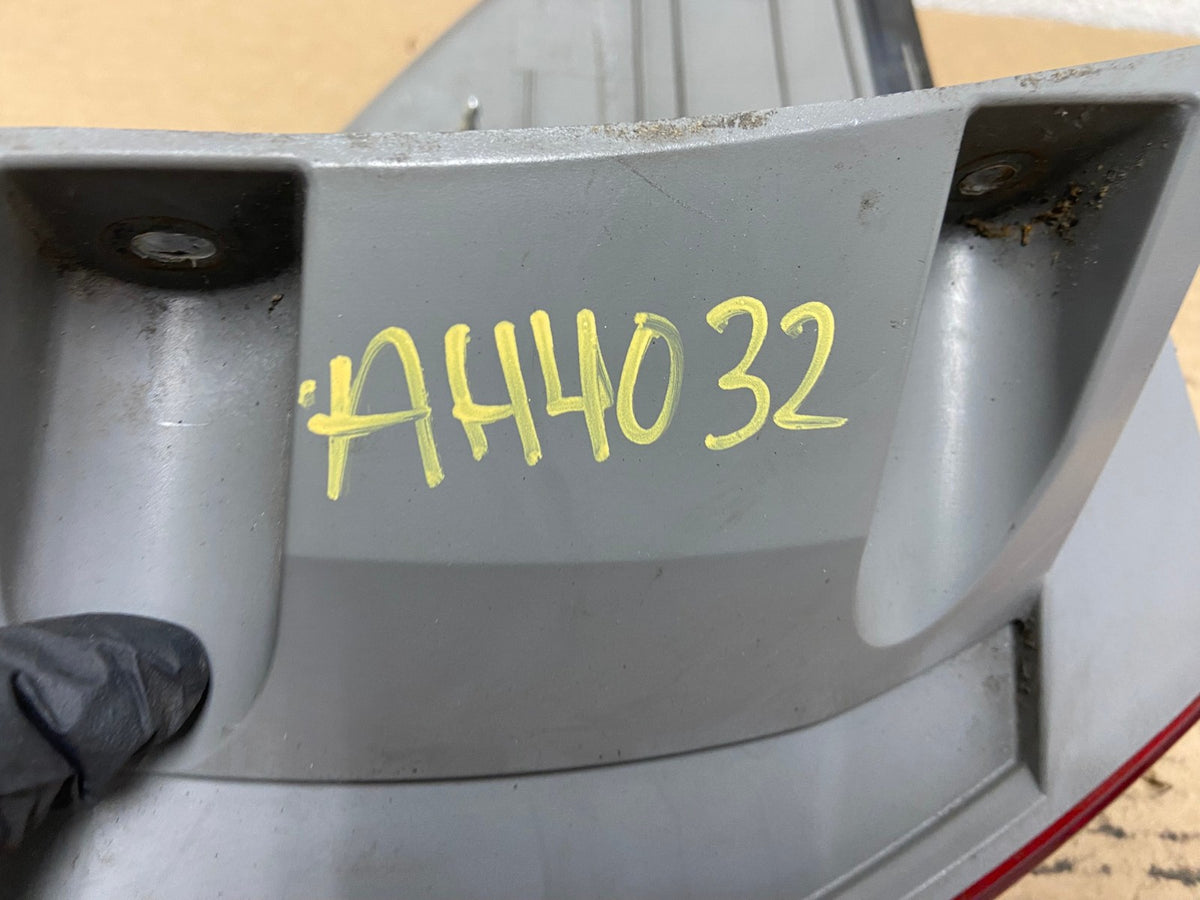 2006 - 2010 Toyota Sienna Right Passenger Side Tail Light AH4032 LK7
