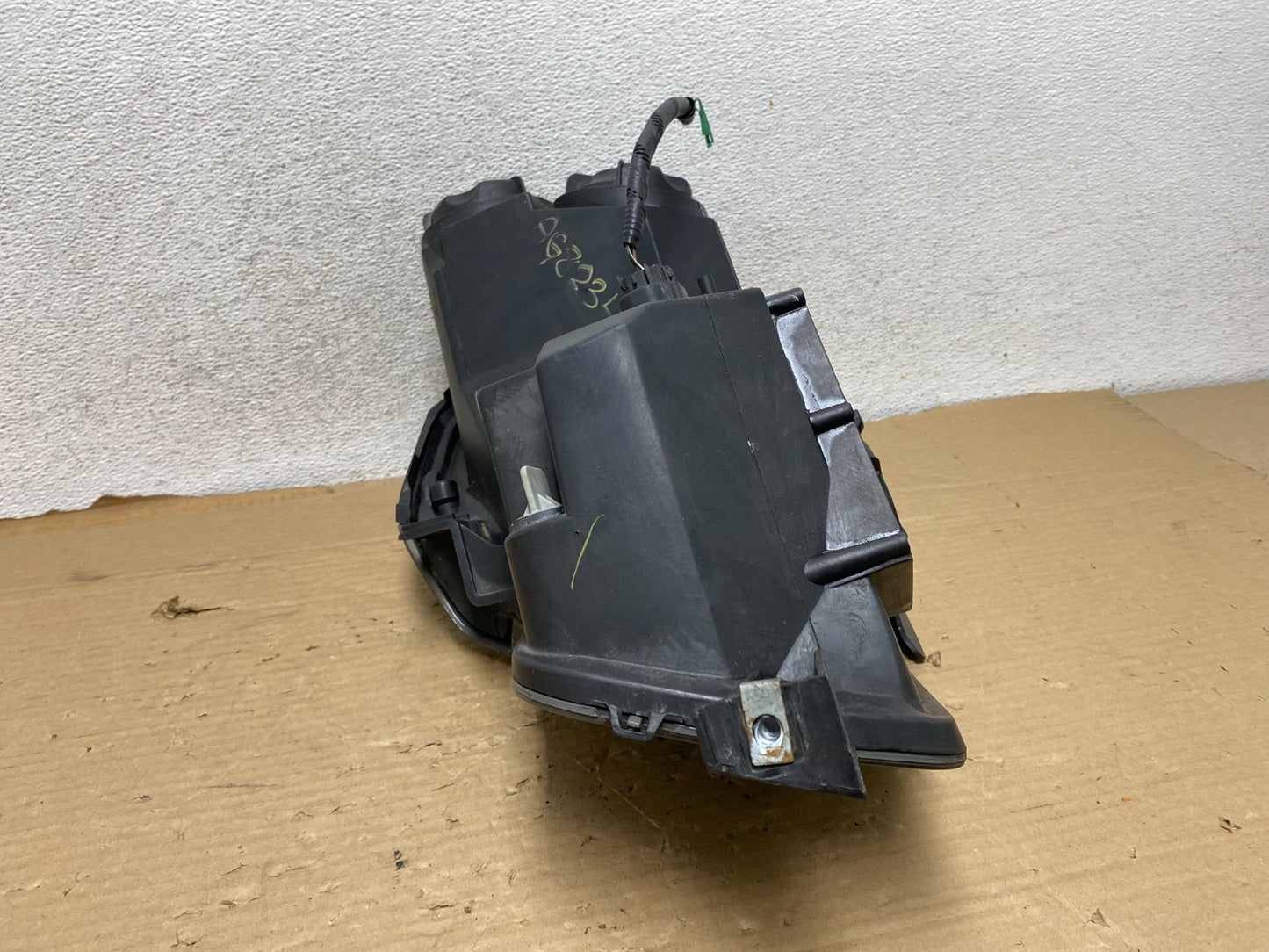 2003 to 2007 Cadillac CTS Right Passenger RH Halogen Headlight AG8234 DW7