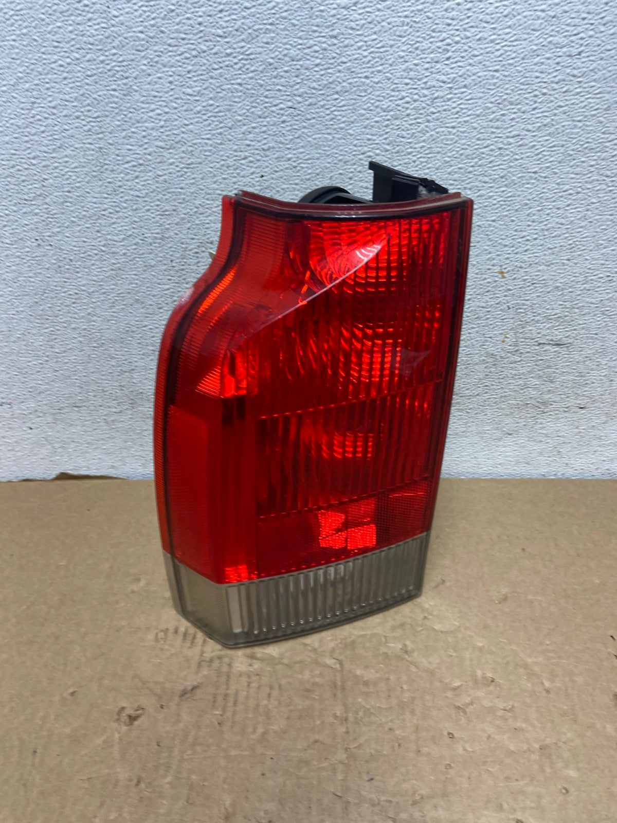 2001 - 2004 Volvo Xc70 V70 Left Driver LH Side Tail Light AF7444 LK0