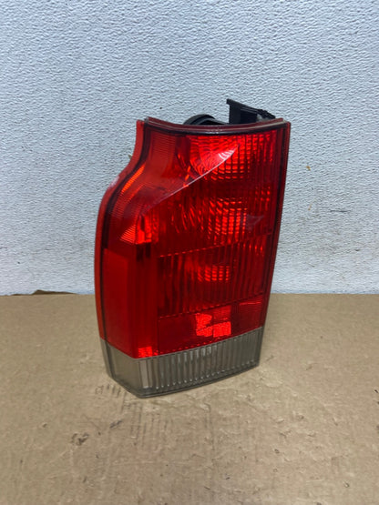 2001 - 2004 Volvo Xc70 V70 Left Driver LH Side Tail Light AF7444 LK0