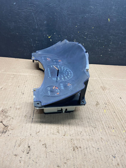 2001 to 2002 Chevrolet Express Speedometer Cluster Gauge OEM  P3432 DG2