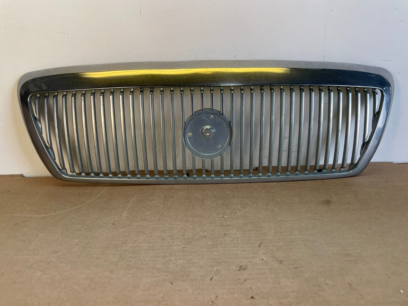 2003 - 2005 Mercury Grand Marquis Front Upper Grill Grille Aftermarket AG0864 DG0