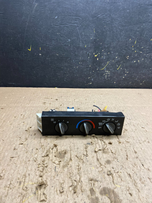 2001 - 2007 GMC Chevrolet Astro Express Climate Control A/C T8669 DG0