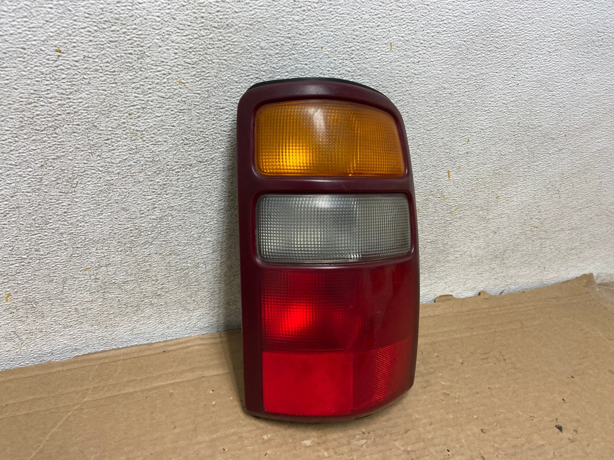 2000 - 2006 Chevrolet Suburban Tahoe Yukon Right Passenger Tail Light AH8846 LK1