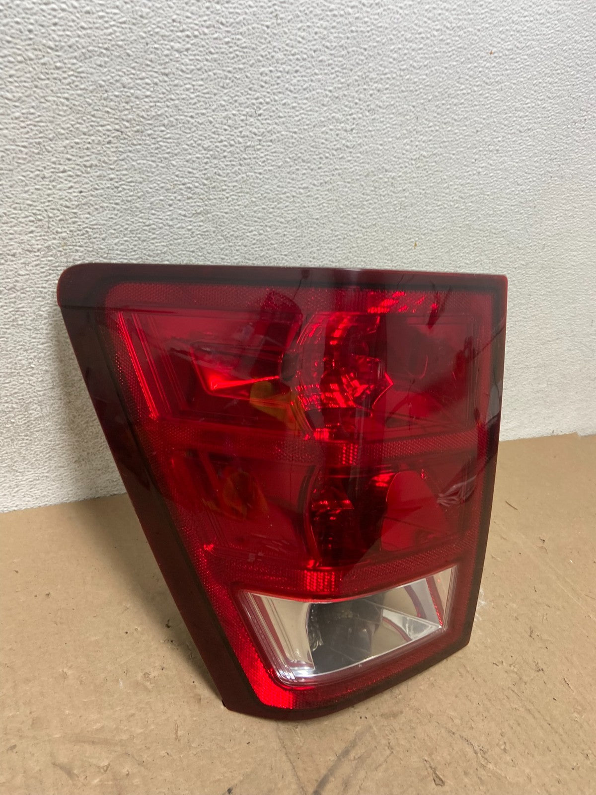 2005 to 2006 Jeep Grand Cherokee Left Driver Side Lh Tail Light AG4927 LK2