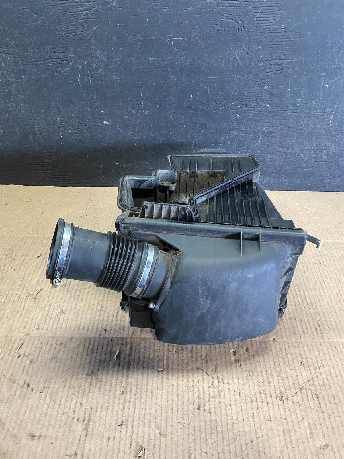 2002 to 2008 BMW 7 E65 E66 750Li 750i Right Side Air Cleaner Intake Box I3403 DG1