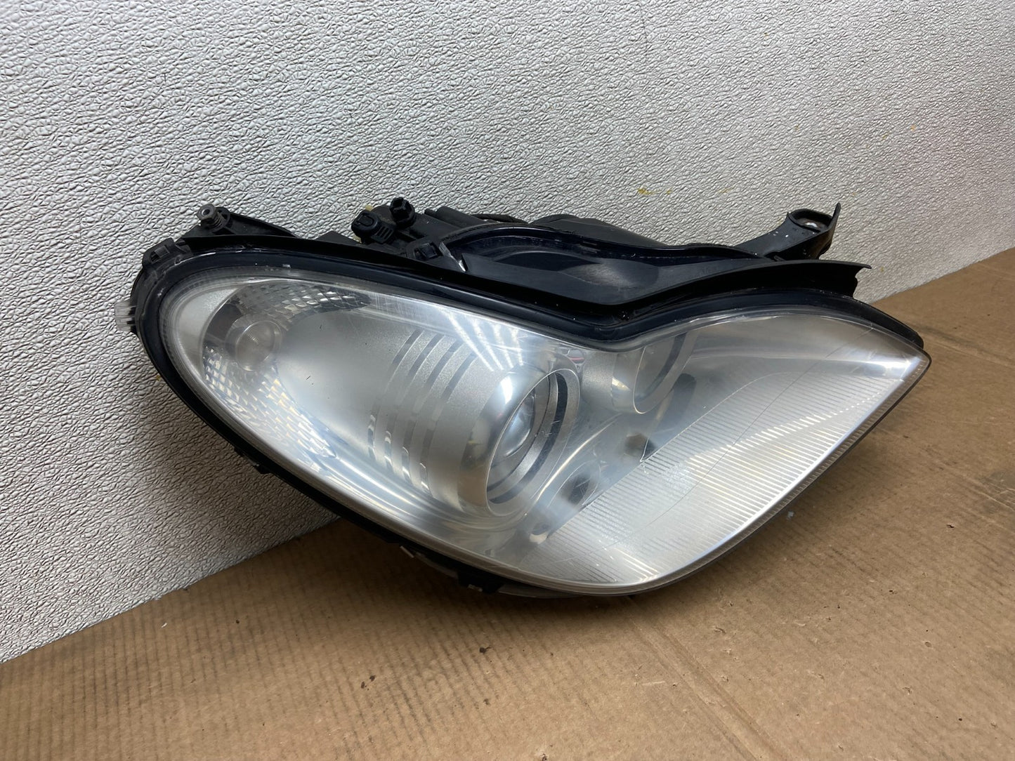 2006 - 2011 Mercedes W219 CLS500 Right Passenger Halogen Headlight OEM AA5341 DW2