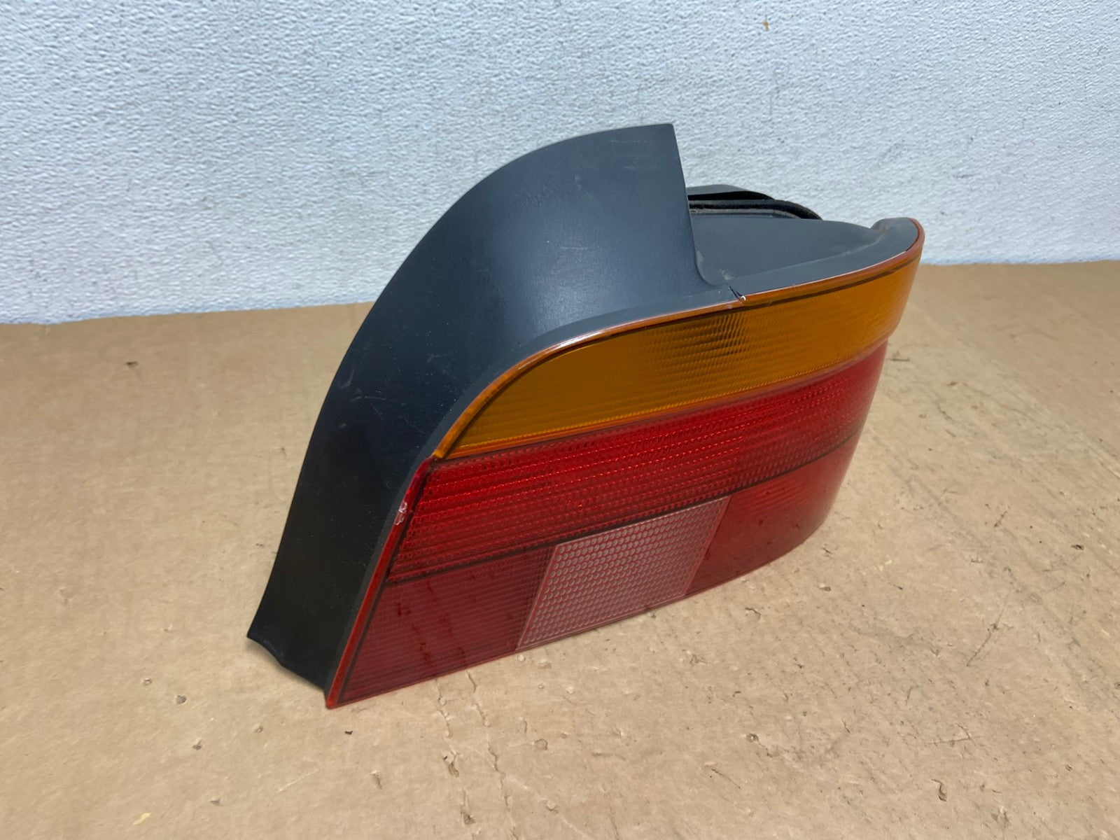 1996-2000 BMW 5-SERIES E39 528i 540i Right Passenger Rh Tail Light AD1250 LK2