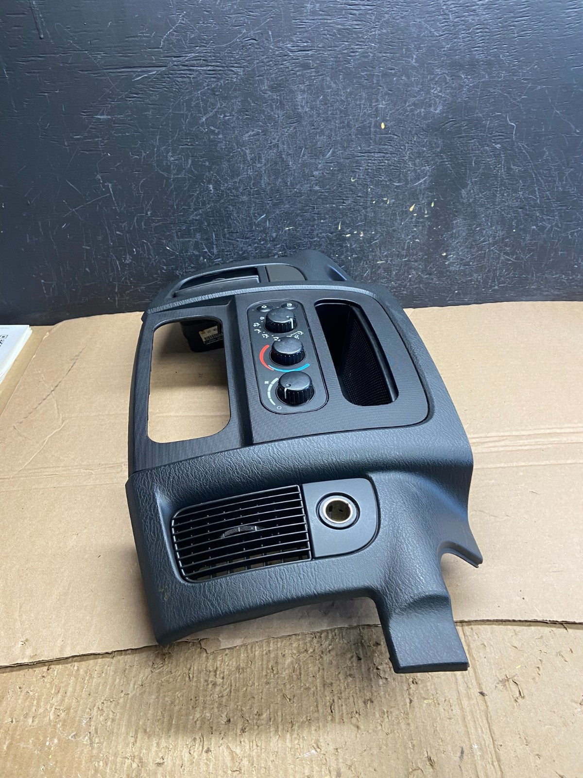 2002 to 2005 Dodge Ram Radio Climate Control Dash Air Vent Bezel Trim AF1853 DG1
