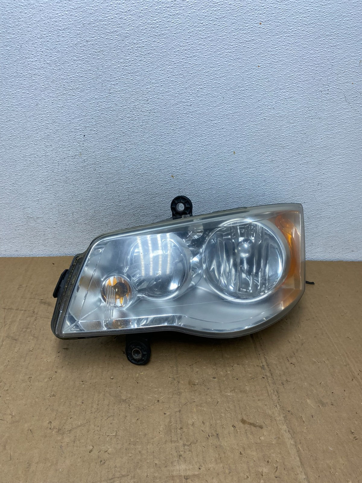 2008 to 2016 Chrysler Town and Country Left Driver Lh Side Headlight AD1245 DW0