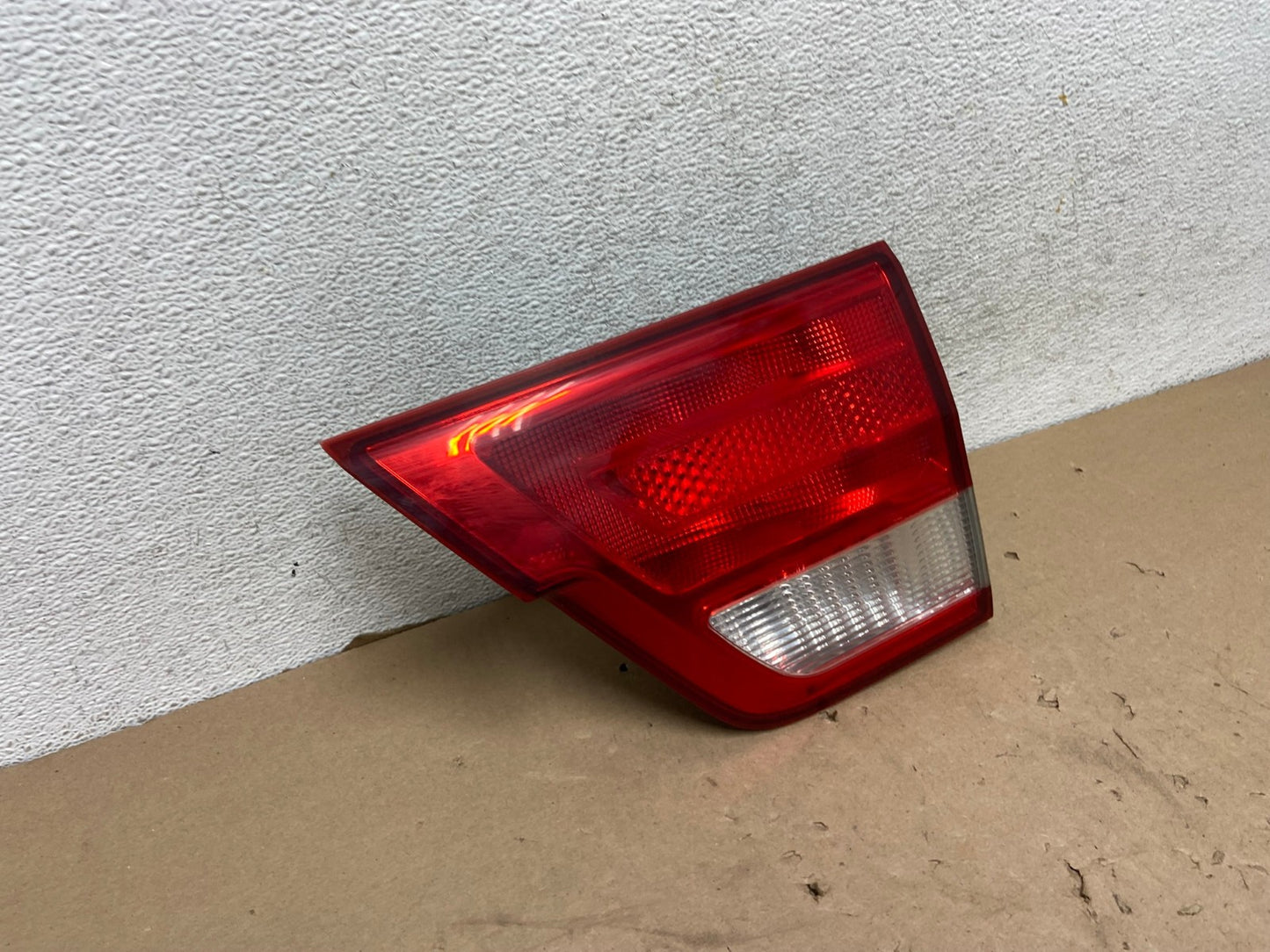2011-2013 Jeep Grand Cherokee Right Passenger Rh Inner Tail Light AG4226 LK2