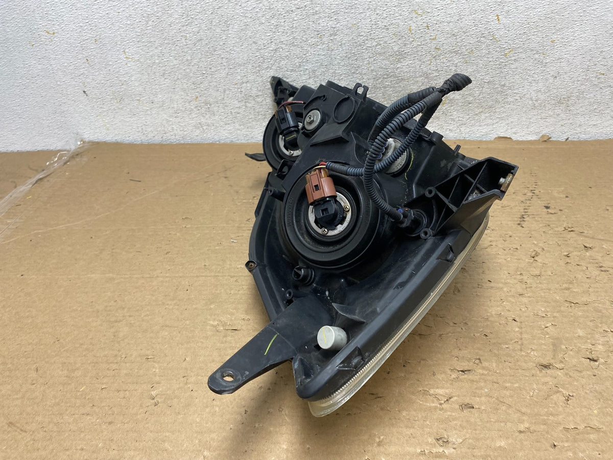 2004-2005 Toyota Sienna Left Driver LH Side Halogen Headlight AH9213 DW6