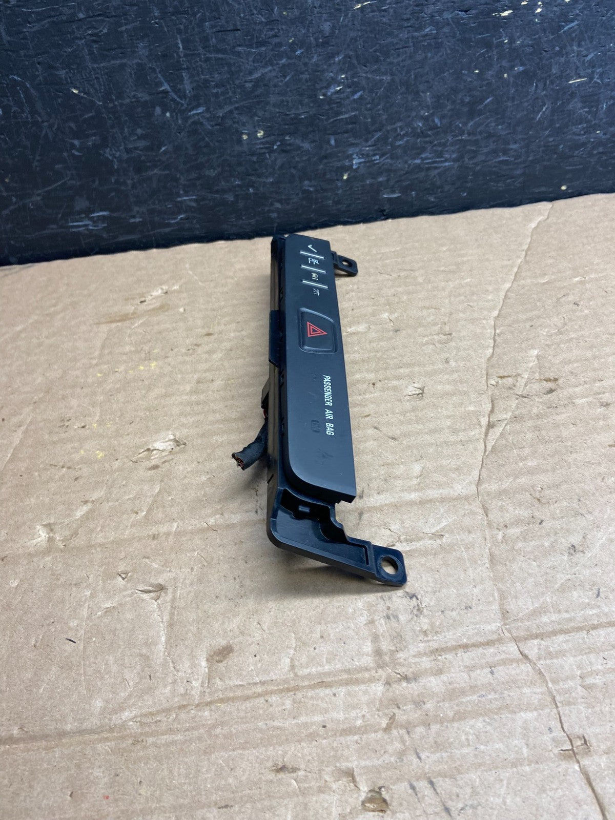 2013 - 2017 Buick Enclave Center Dash Hazard Waring Multi Switch AF2005 DW2
