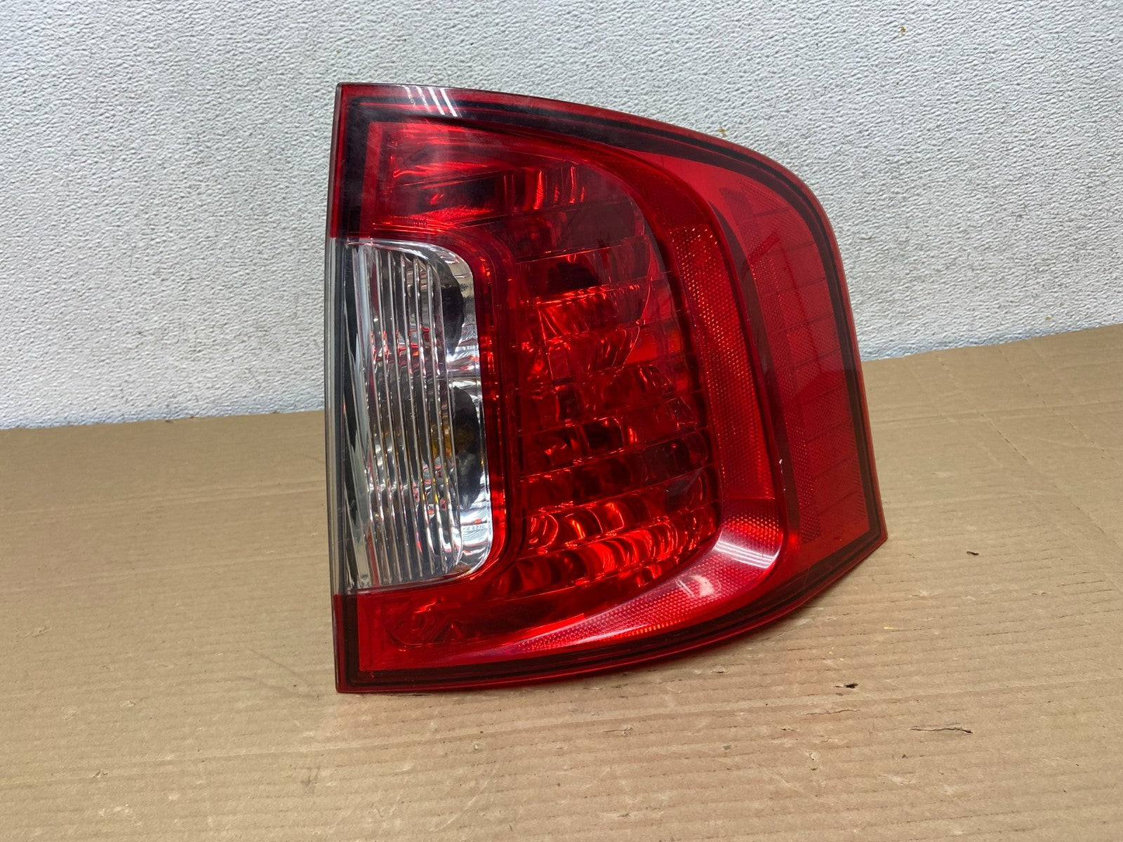 2011 2012 2013 2014 Ford Edge Right Passenger RH Side Tail light AG8940 DW0