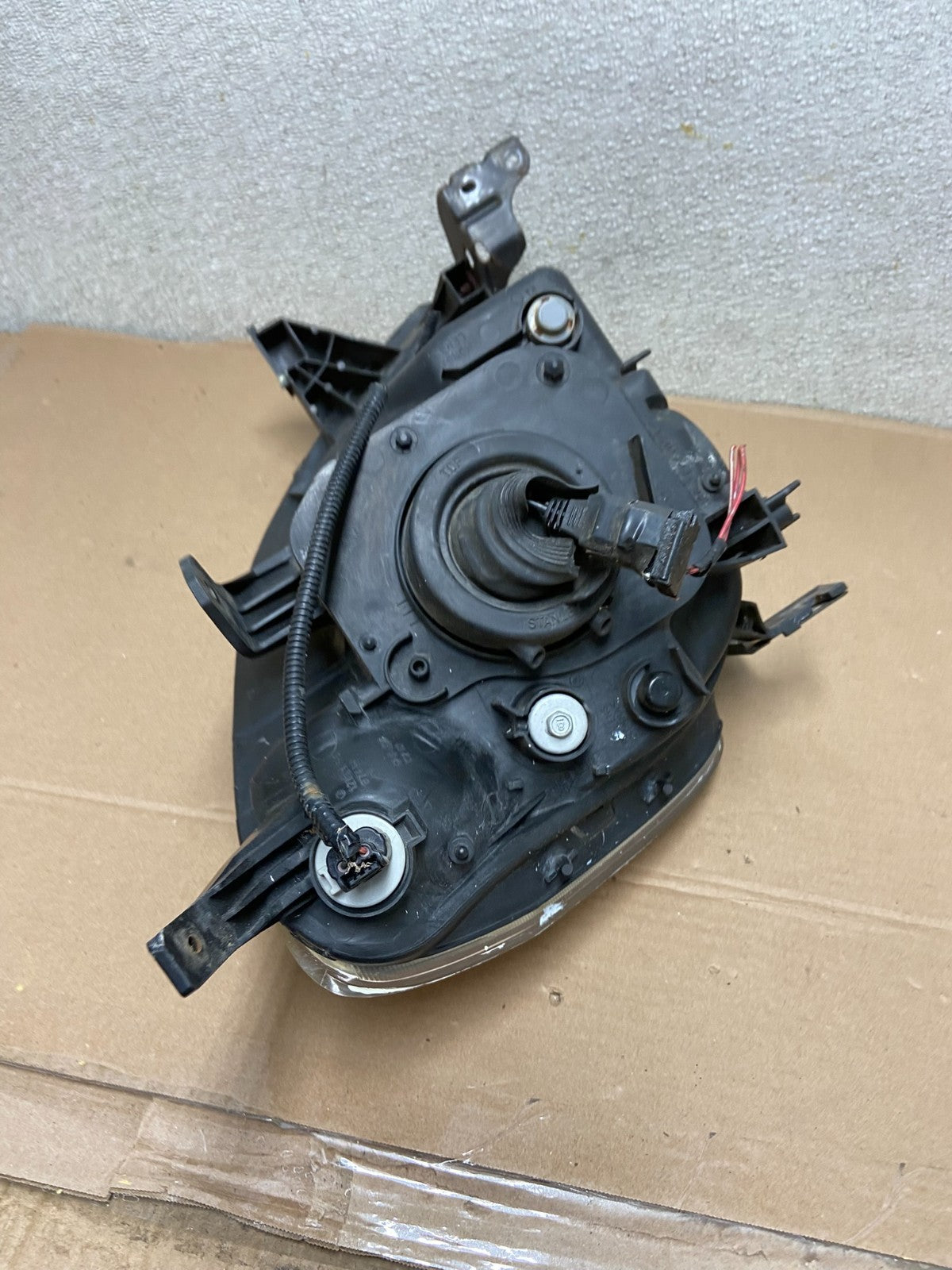 2002 to 2004 Honda Crv Cr-v Left Driver Halogen Headlight AA9863 DW8