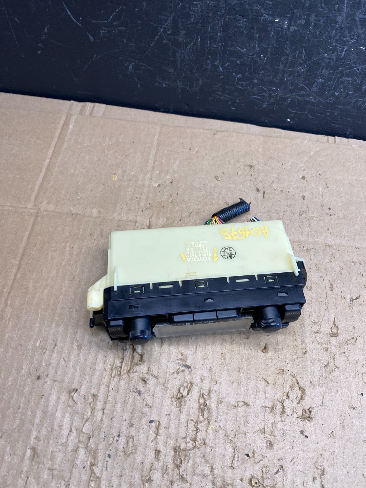 1999 to 2002 Toyota 4Runner Center Dash Climate Control Panel OEM ac4675 DG4