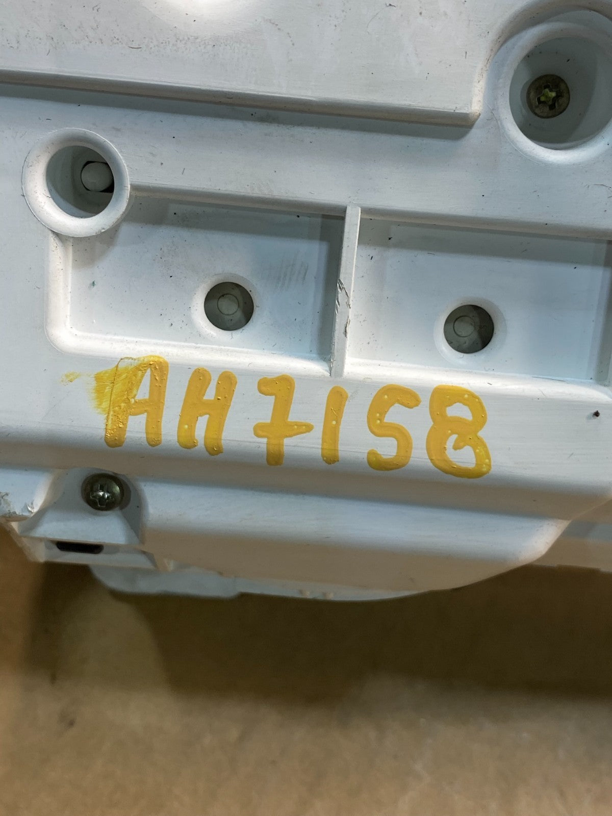 2004 2005 Toyota Sienna Speedometer Cluster Gauge AH7158 DG8