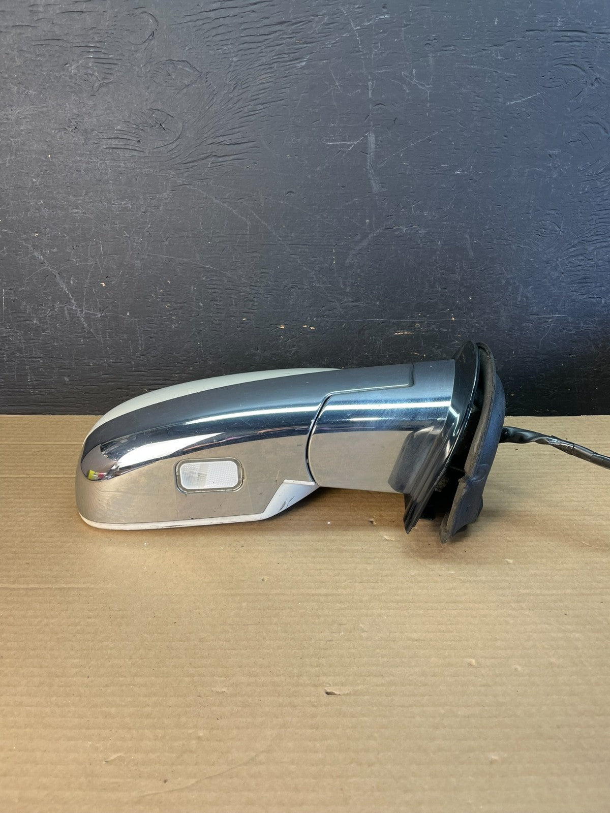 2007 - 2014 Cadillac Escalade Right Passenger Door Turn Signal Mirror AE8617 DW3