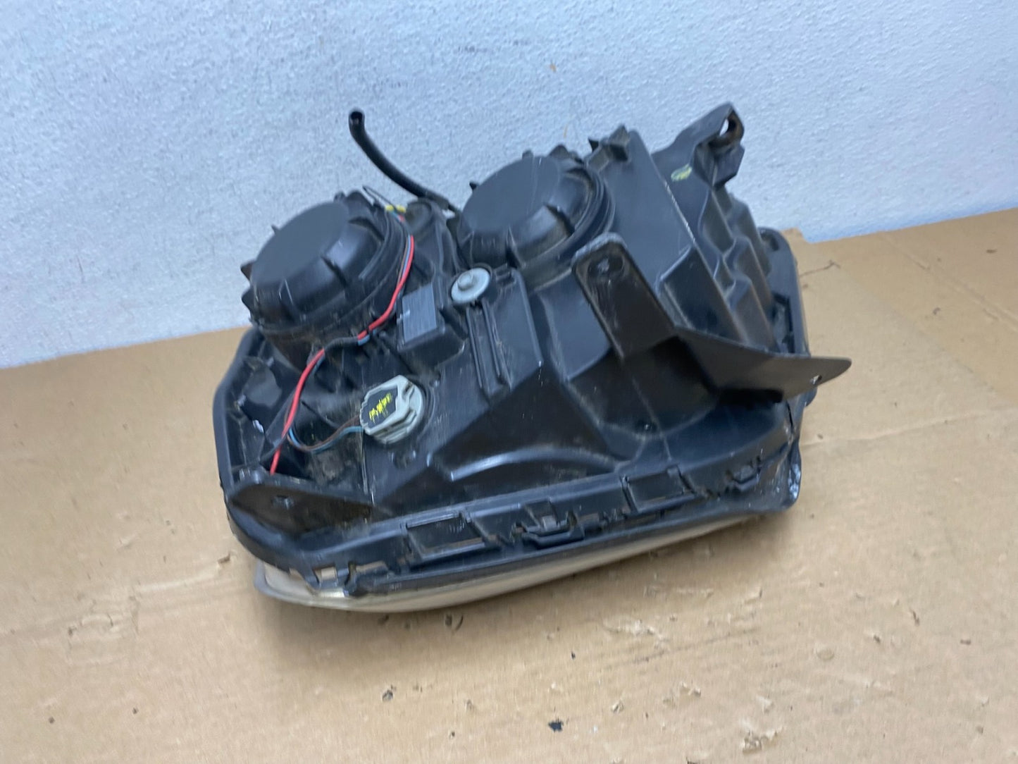 2010 to 2015 GMC Terrain Halogen Passenger Right Rh Side Headlight AD3961 DW5