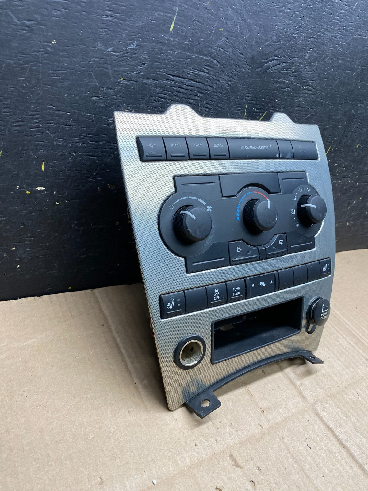 2005 to 2008 Jeep Grand Cherokee Center A/C Heater Climate Control OEM aa4710 DG3