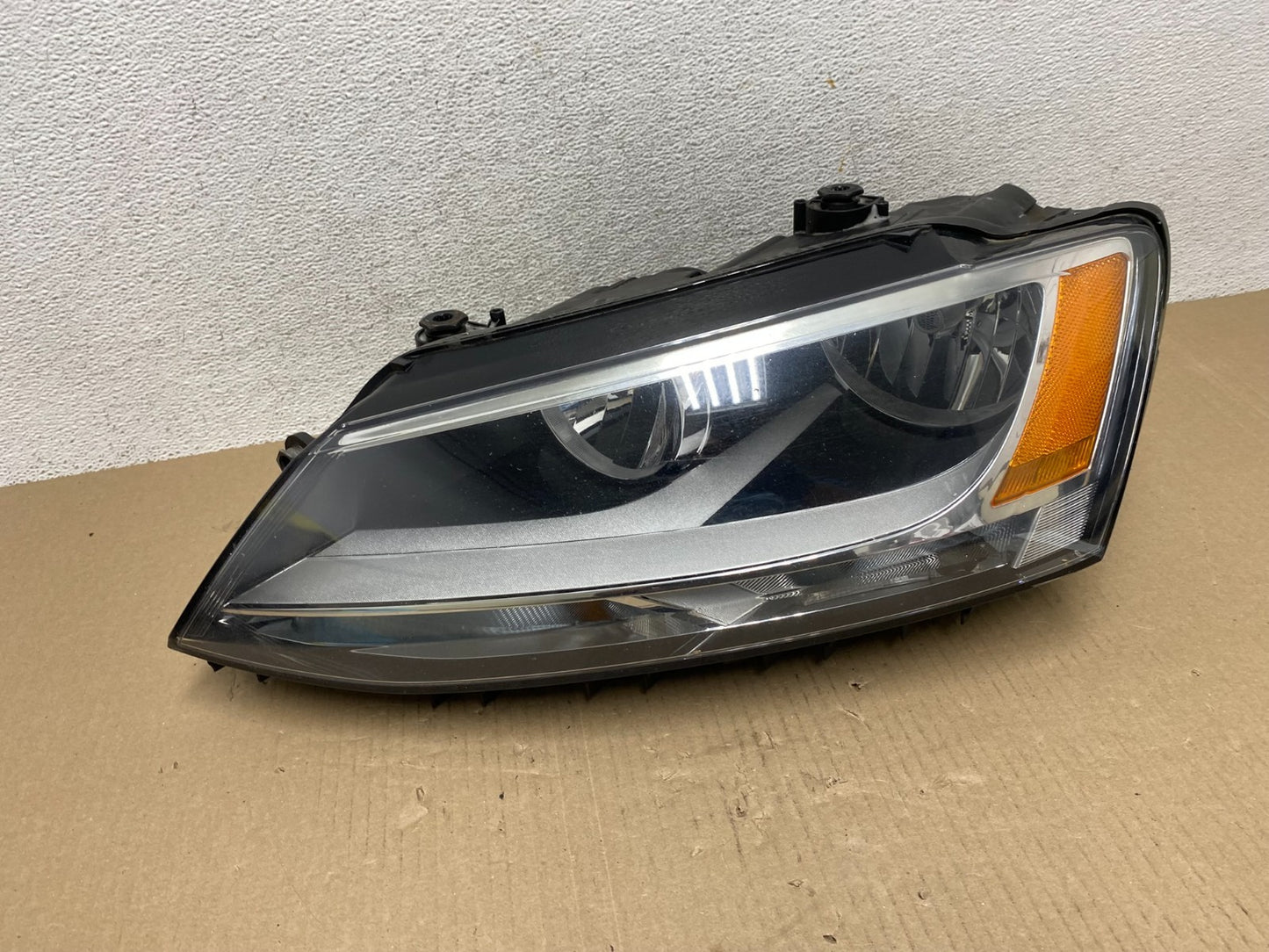 2011 to 2014 Volkswagen Jetta Left Driver LH Headlight Halogen AF5834 DW0