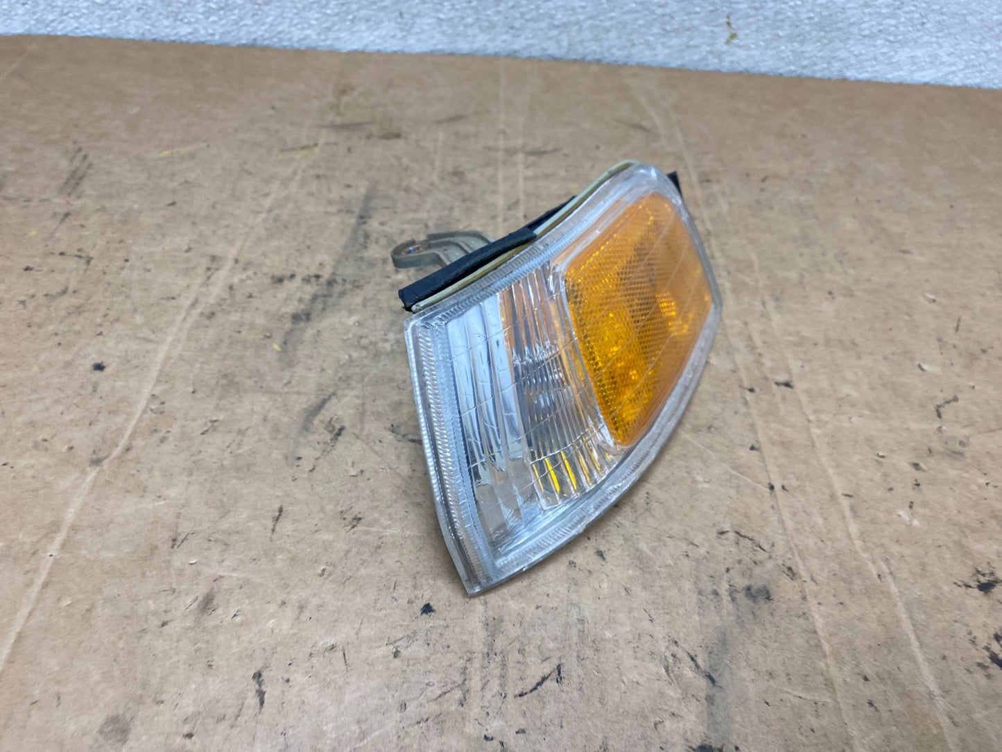 1992 to 1993 Honda Accord Coupe Left Driver LH Turn Signal Aftermarket T2340 DW1