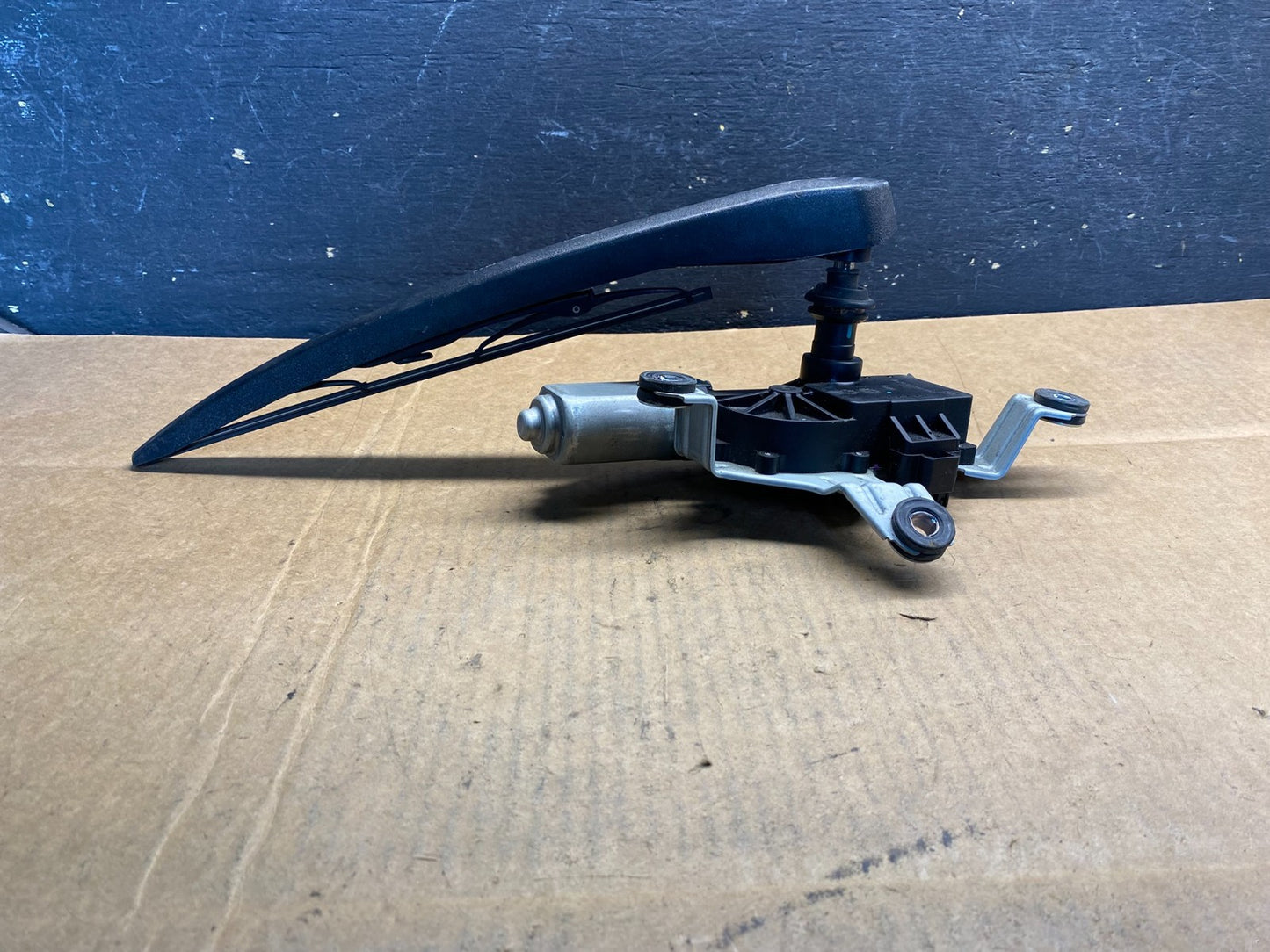 2010 to 2016 Cadillac SRX Rear Windshield Washer Wiper Motor AB3730 DG1