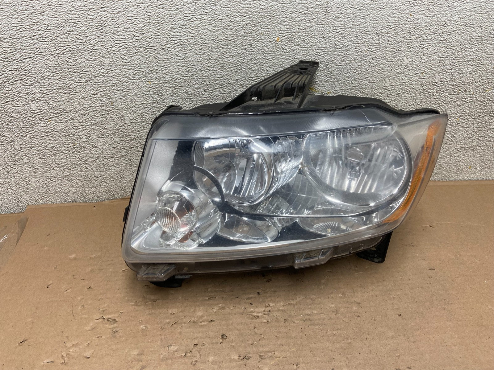 2011 to 2013 Jeep Grand Cherokee Halogen Left Driver Lh Headlight Oem AB0147 DW0