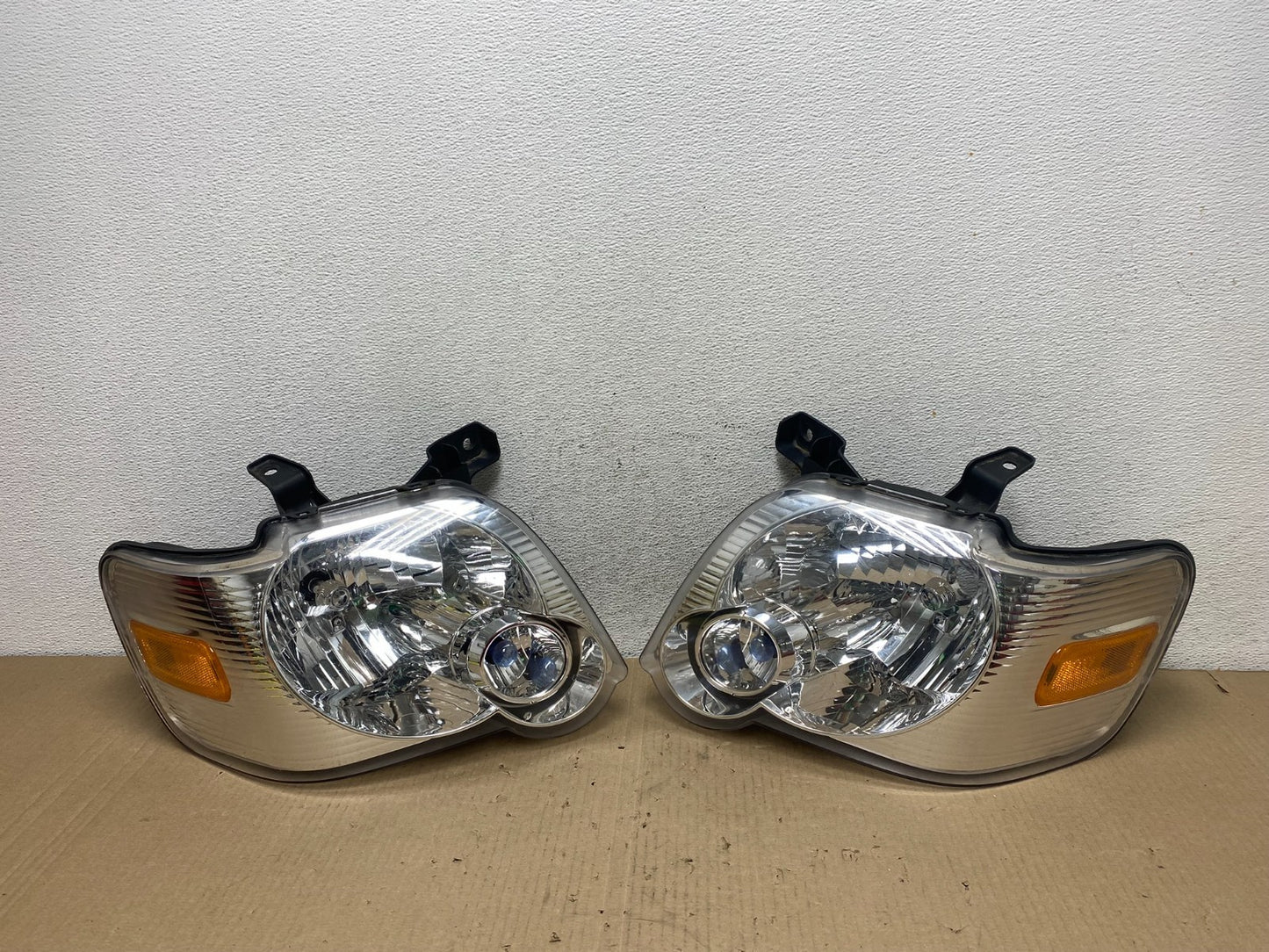 2006 2007 2008 2009 2010 Ford Explorer Left+Right Set Headlights AE9581 DW0