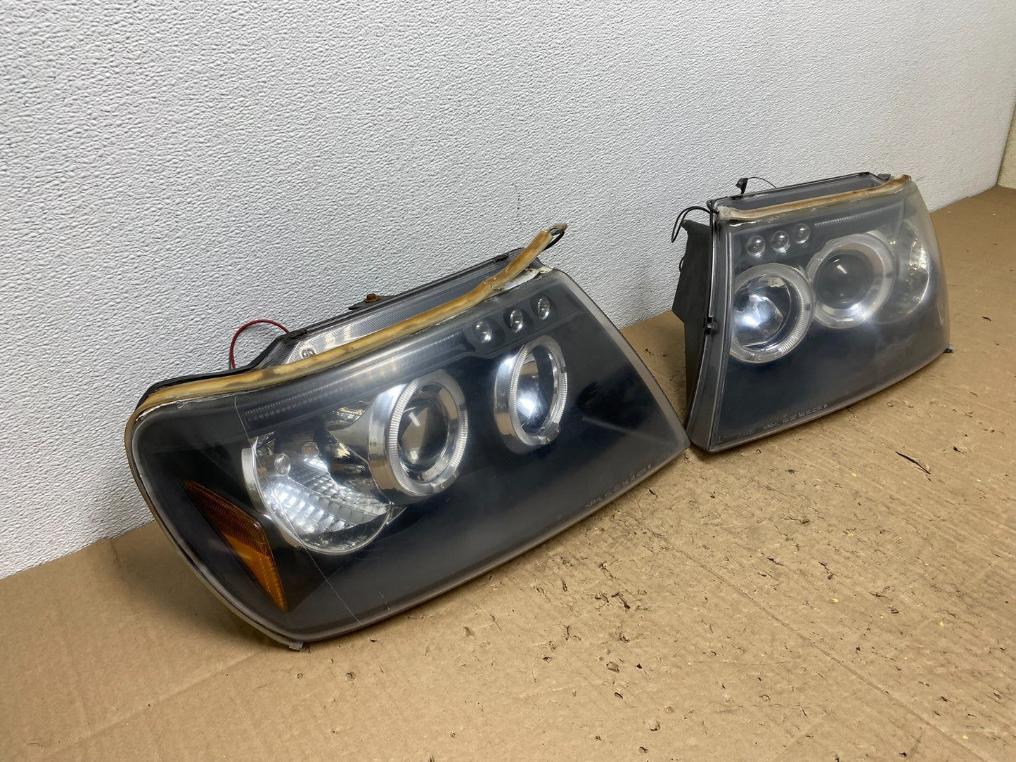 1999 to 2004 Jeep Grand Cherokee Left+Right Set Black LED Headlights AC0153 DG1