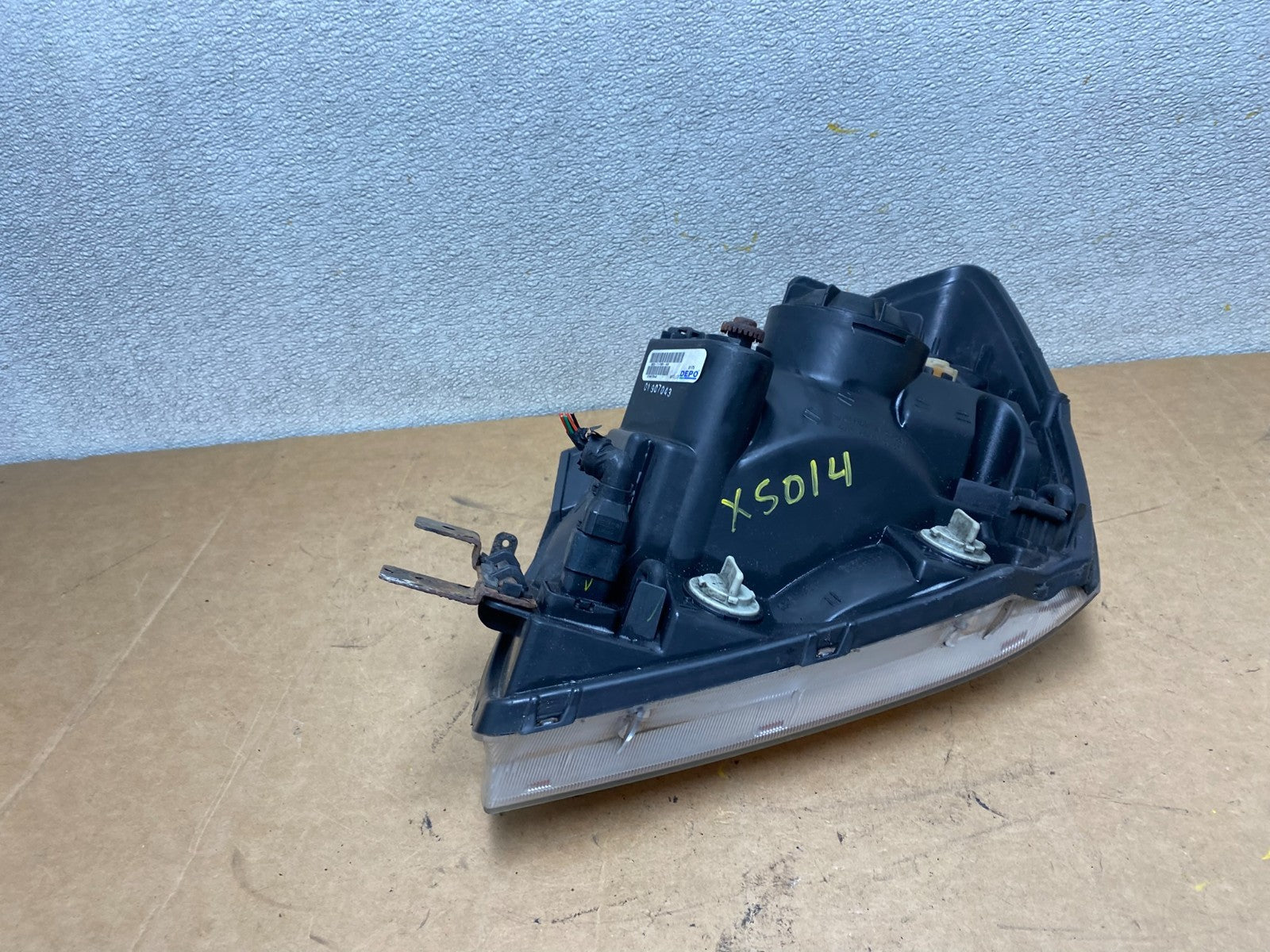 2005 to 2006 Kia Sportage Right Passenger RH Halogen Headlight DEPO X5014 DW8