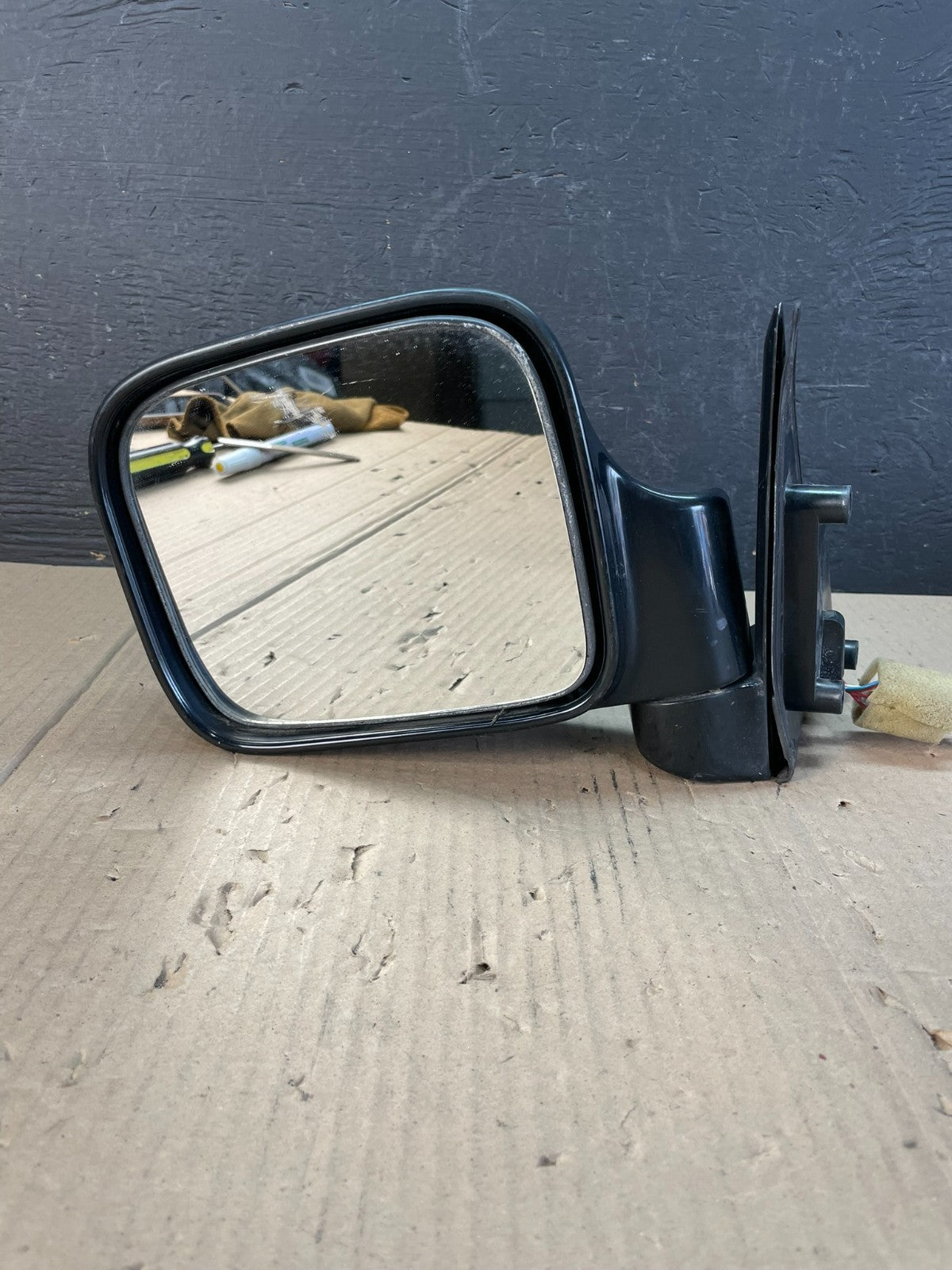 1998 to 2002 Isuzu Trooper Left Driver LH Power Door Mirror AD8685 DW5
