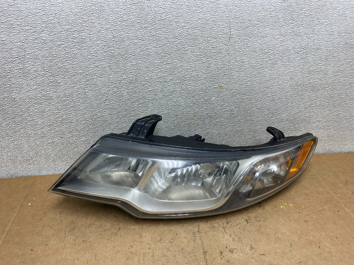 2010 to 2013 Kia Forte Koup Left Driver LH Halogen Headlight OEM X7020 DW0