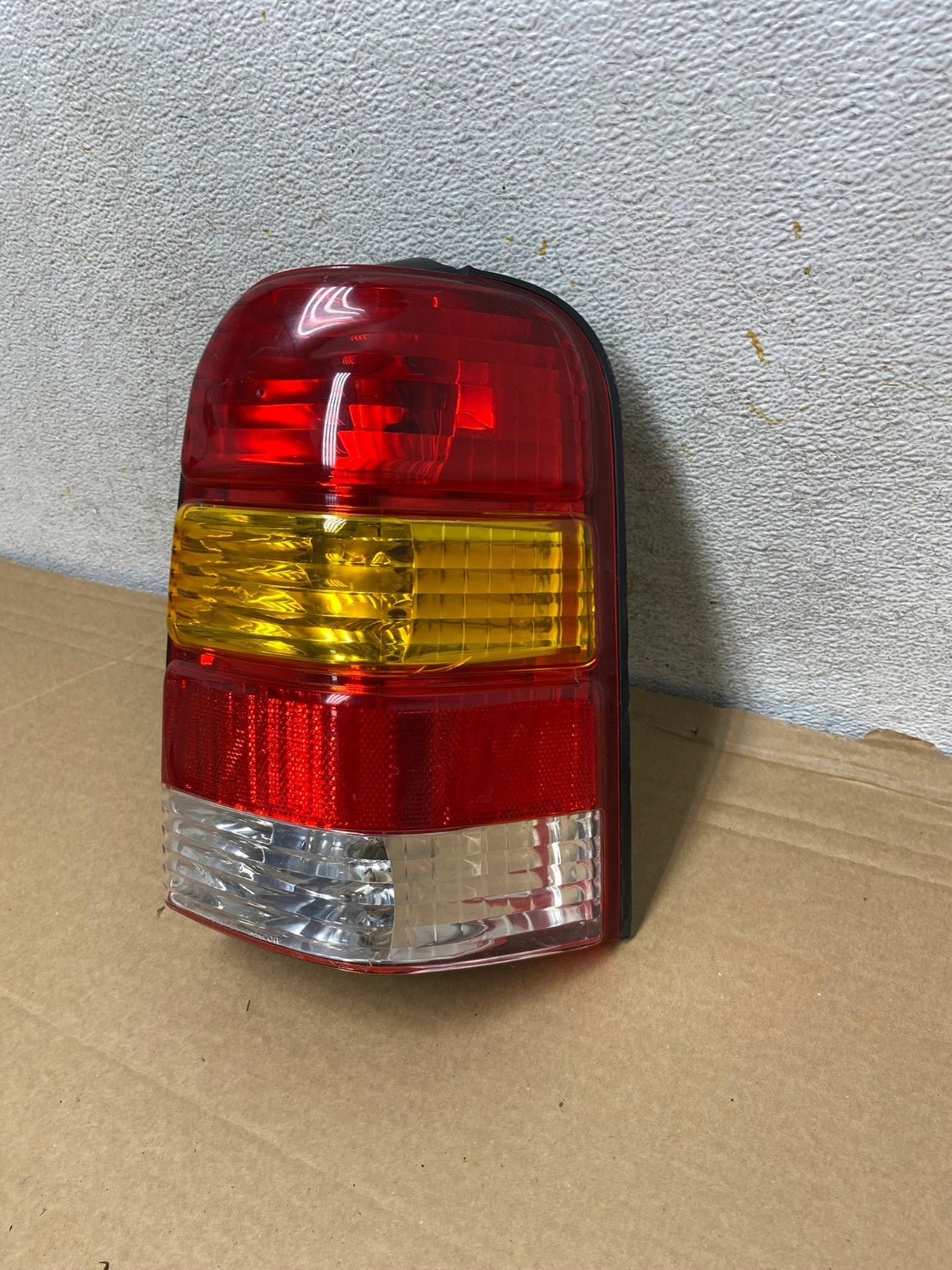 2001 to 2007 Ford Escape Right Passenger RH Side Tail Light AH8188 LK1
