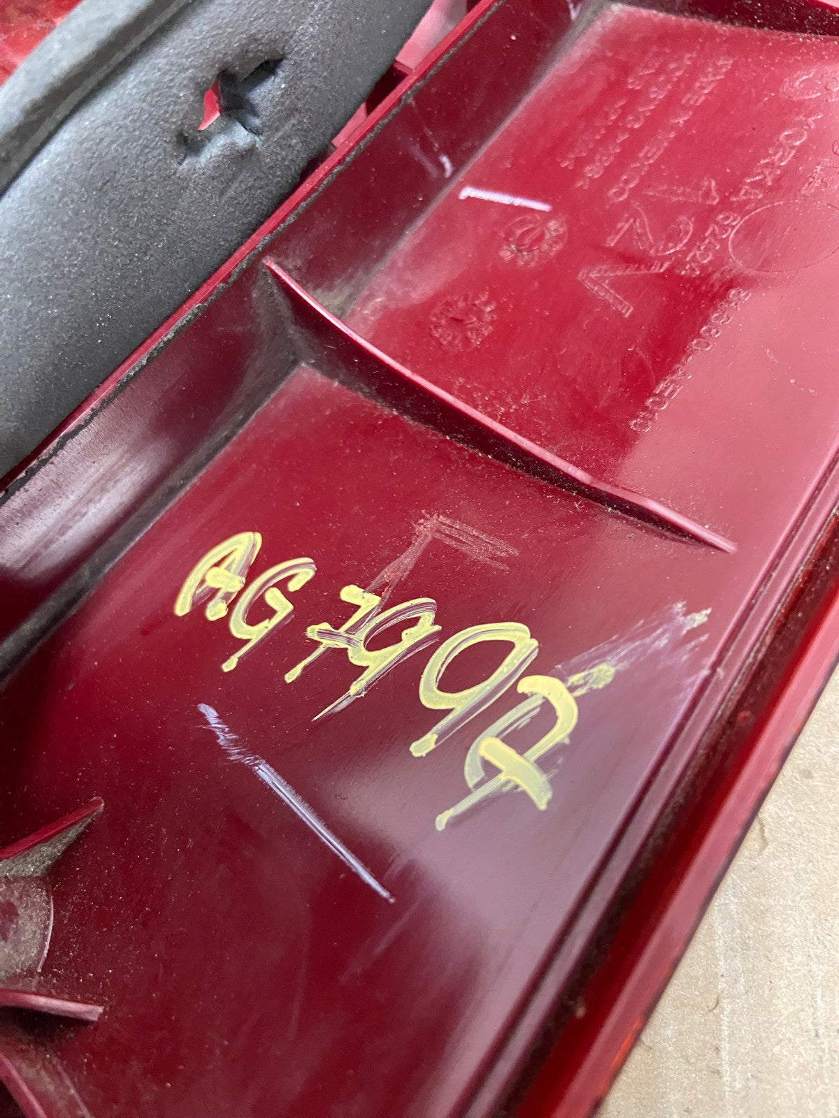 2004 - 2005 Toyota Sienna Left Driver LH Side Inner Tail Light AG7997 LK7
