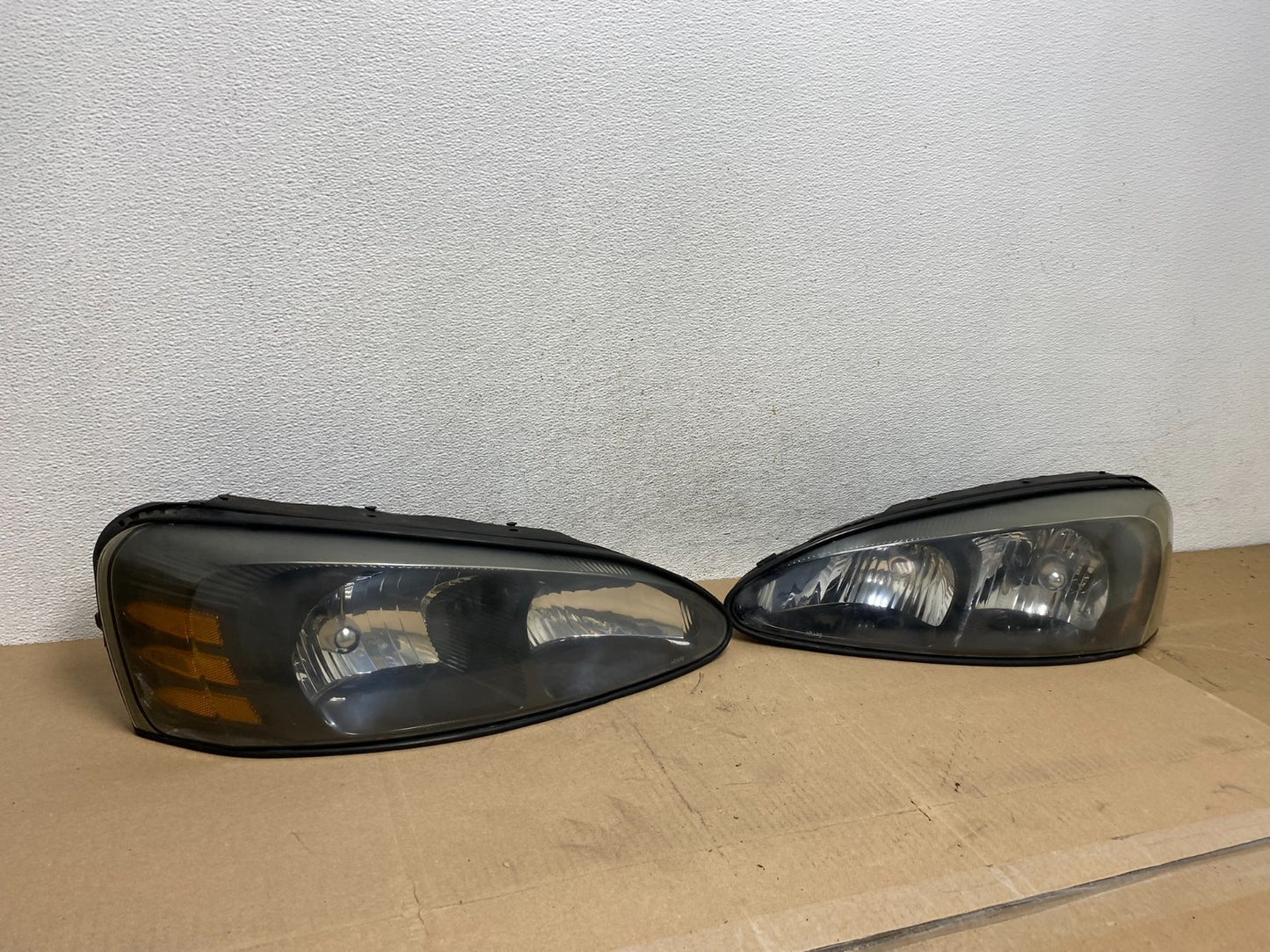 2004 to 2008 Pontiac Grand Prix Left+Right Side Black Headlights AE6656 DW2